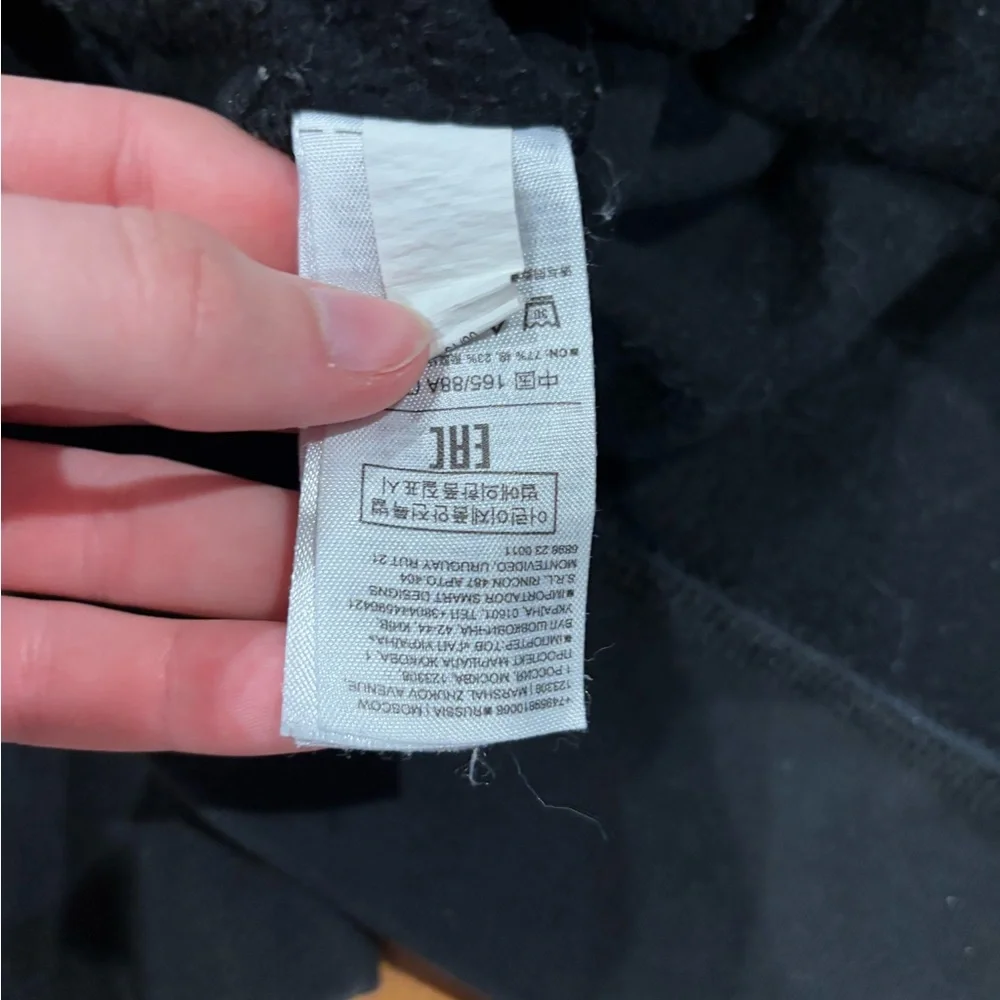 (346) BLACK GAP CREWNECK - Picture 7 of 8